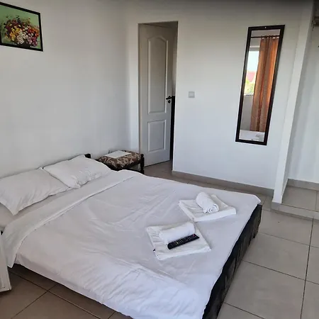 Arena Dotro 酒店 科斯蒂内什蒂